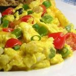 Scrambled eggs and vegetables